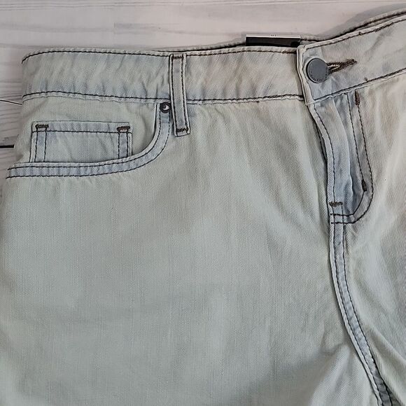 Calvin Klein lightwash jean shorts Women's Size 10 - Picture 6 of 12